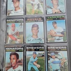 27 1971 baseball cards in plastic