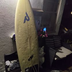 Surf board 6'7" feet