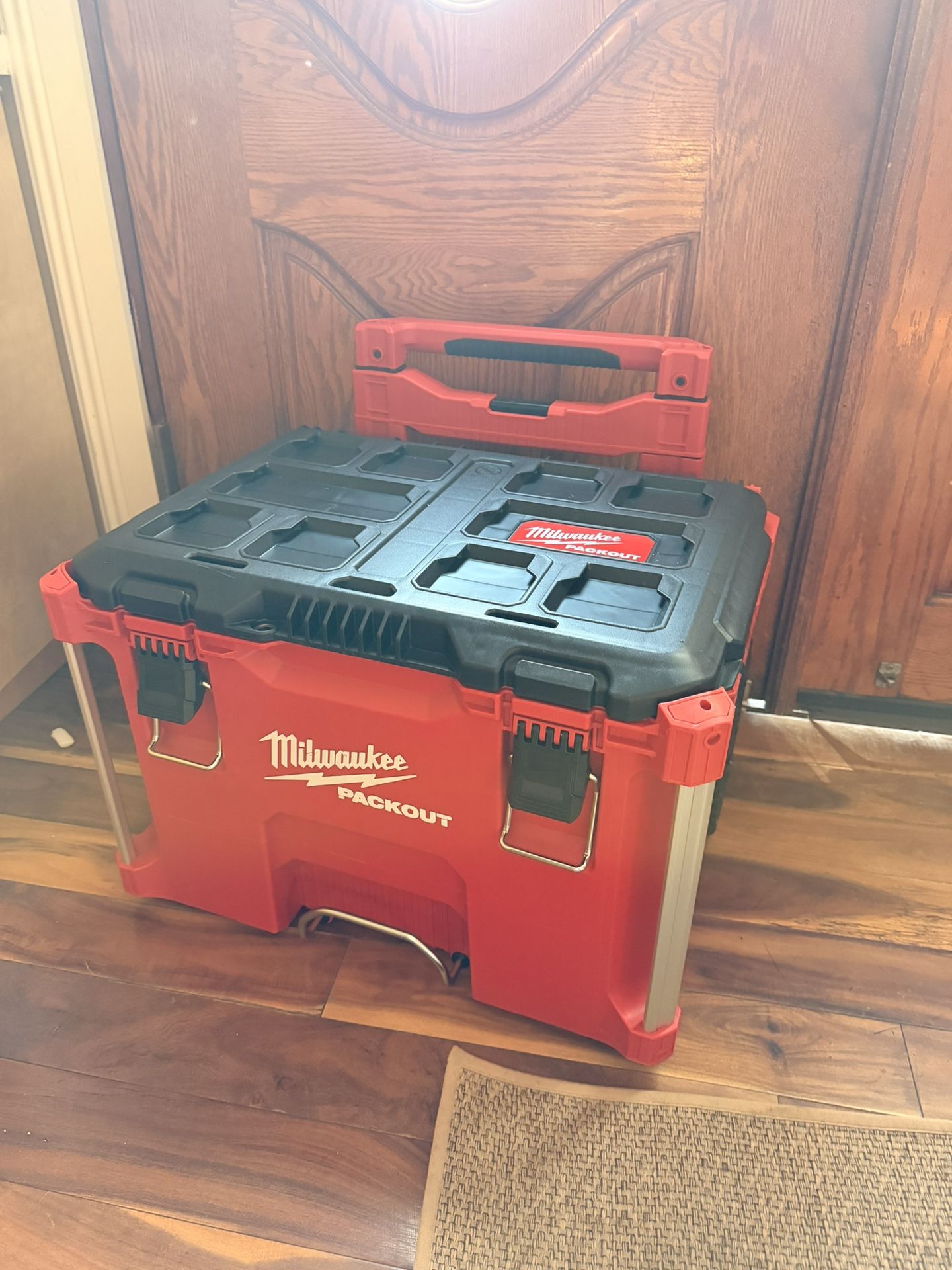 Milwaukee Rolling Tool Box 