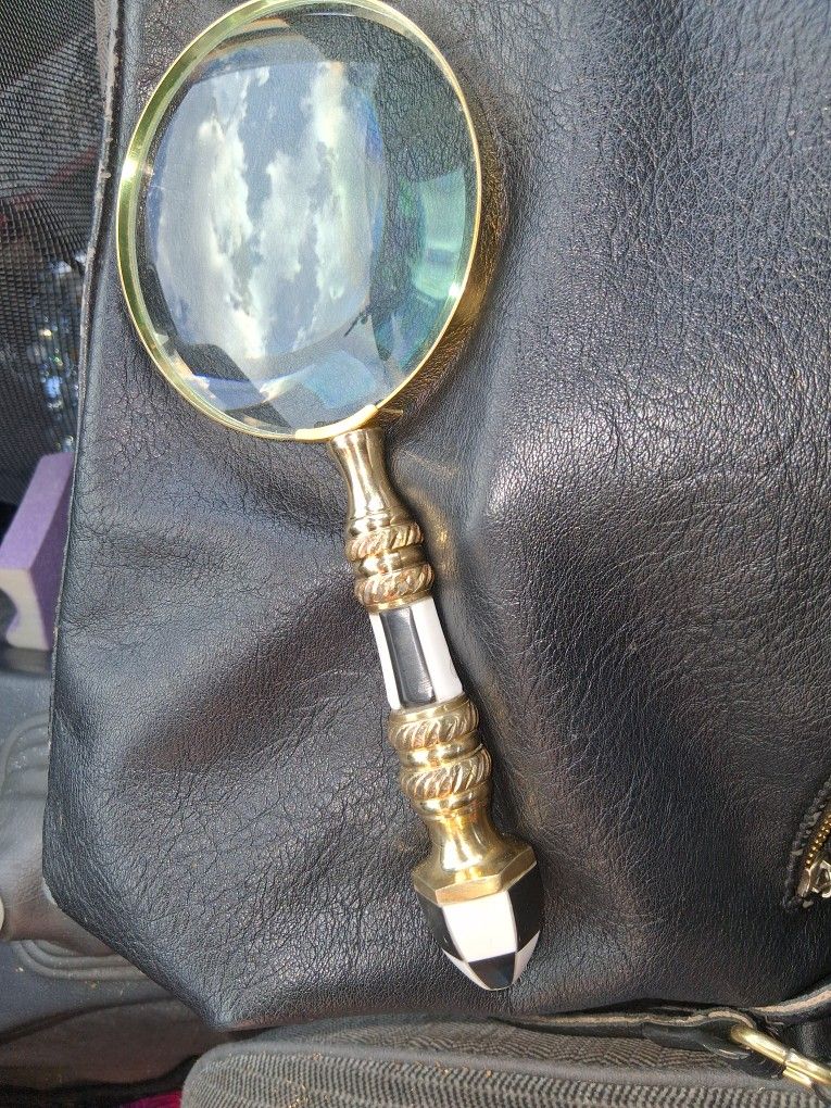 VINTAGE  BRASS &  CHECKERED  RESIN MAGIFY  GLASS