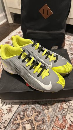 Men’s cleats