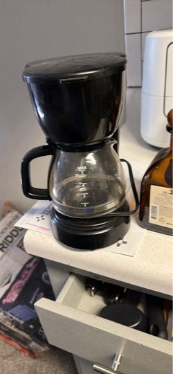 Black Drip Coffee Maker with Glass Carafe