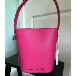 Marc Jacobs Drifter Pebbled Leather Bucket Bag AND Wallet