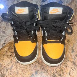 Baby Jordan Nike shoes - Black & Yellow - Size 7C