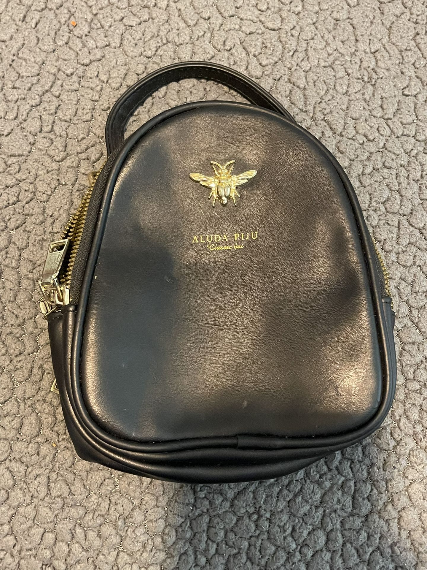 Aluda Piju Small handbag.