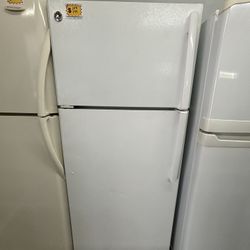 GE 28” TOP AND BOTTOM REFRIGERATOR 