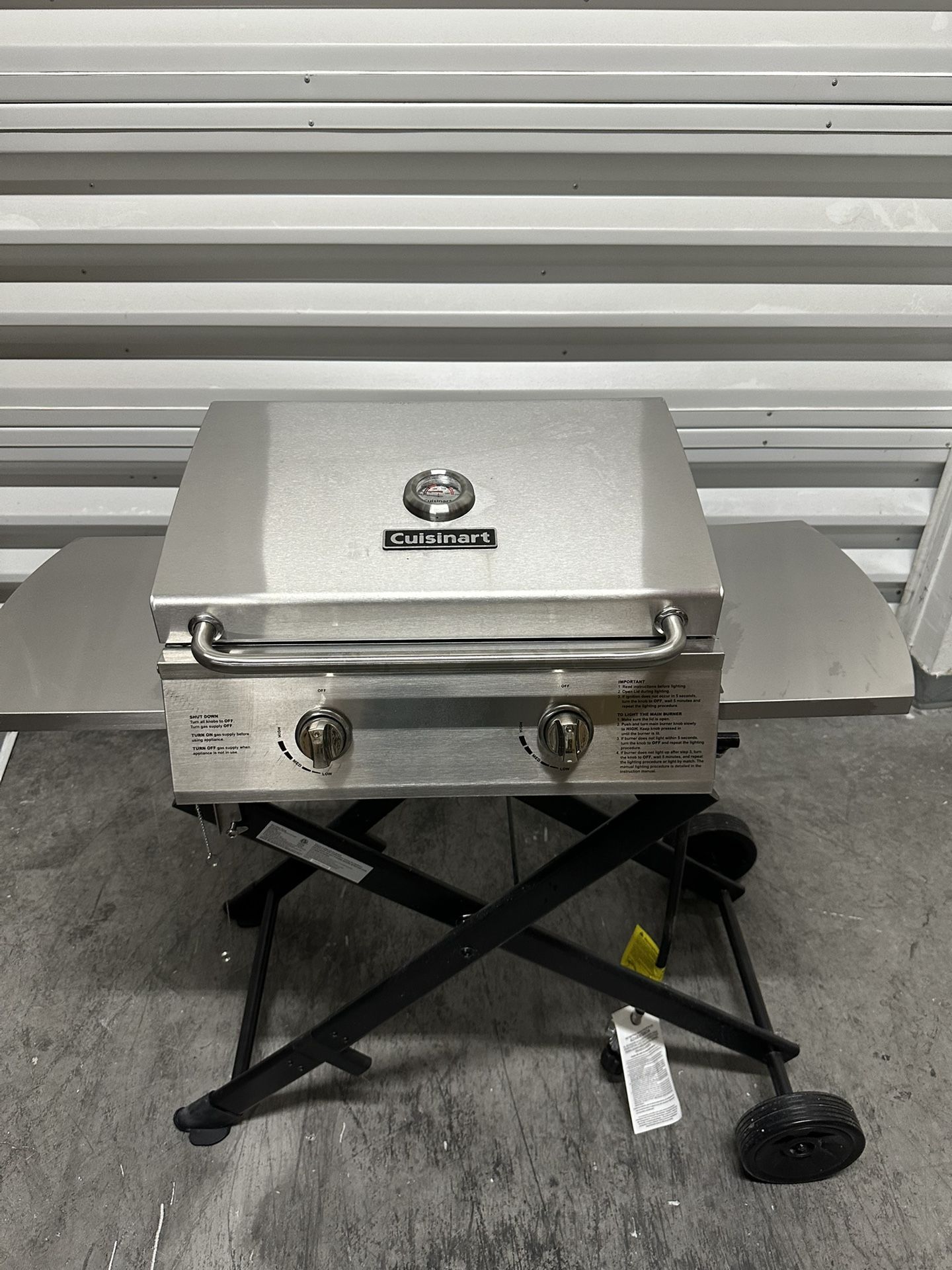 Cuisinart CGG-340 Chef’s Style Stainless Roll Away Gas Grill