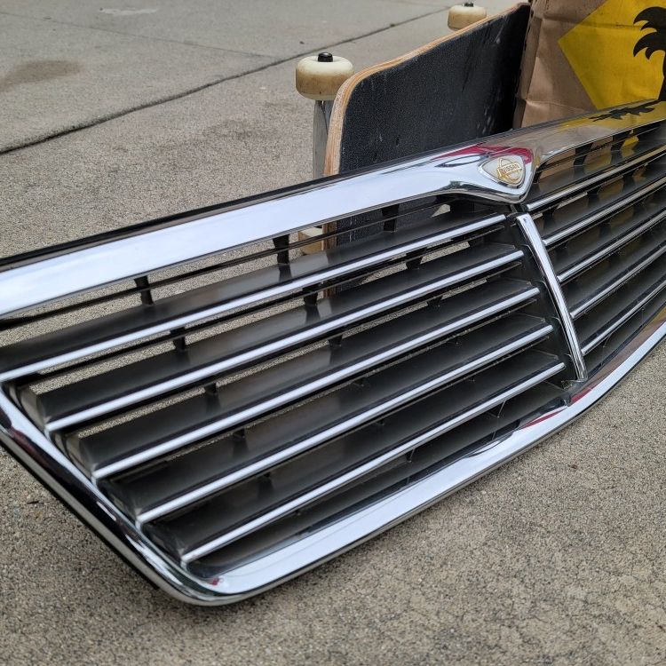 JDM Nissan Y33 Cima Grill for Sale in Los Angeles, CA - OfferUp