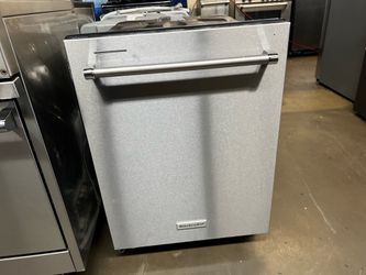 KITCHEN AID DISHWASHER IN STAINLESS STEEL WITH THIRD RACK