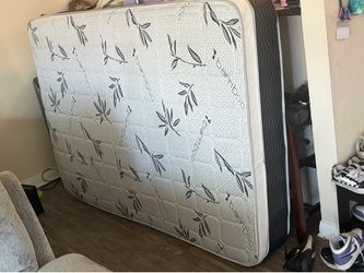 Queen Pillow Top Mattress