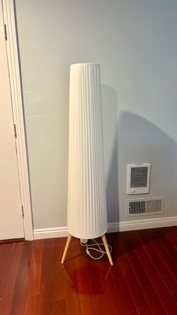 Ikea Ökensand Floor Lamp (Bulbs Included)