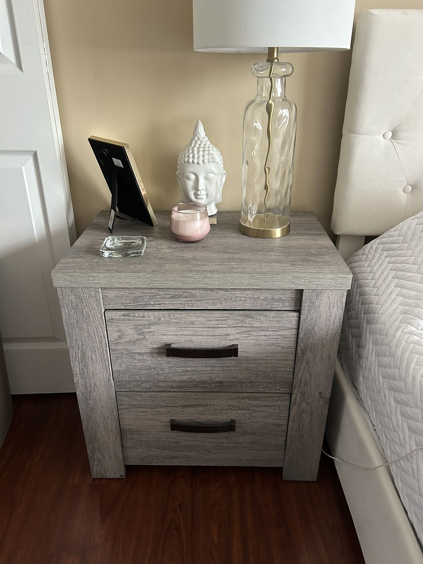 Teo nightstands, dressers and mirror