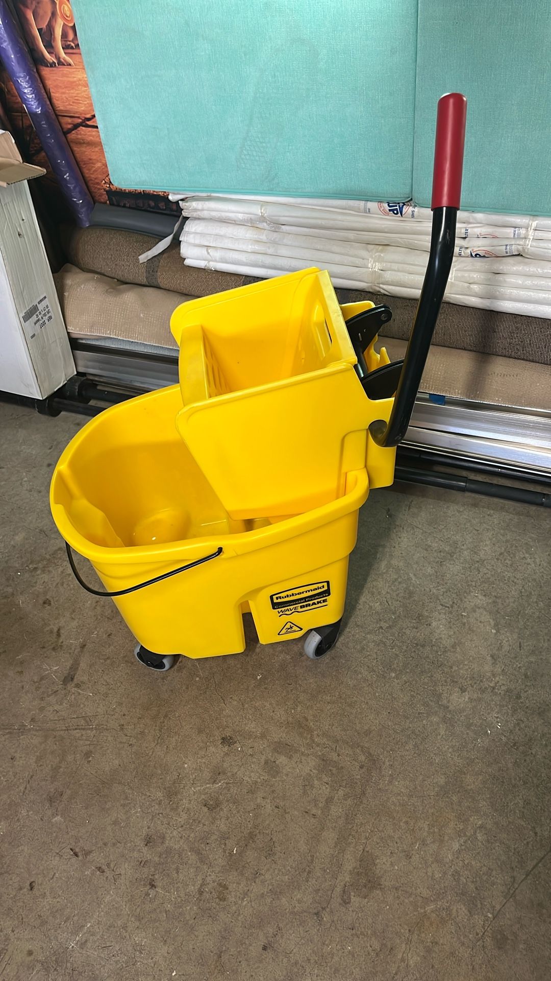New Rubbermaid Commercial WaveBreak