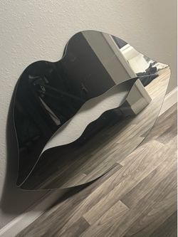 Lips shaped mirror