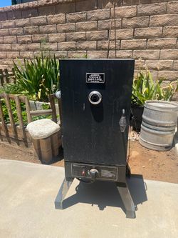 Smoke Hollow vertical propane smoker