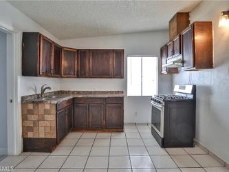 Very Nice Single Family House In Riverside