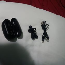 JBL  Hear fones Brand New I Used It Couple Times Good Sounds 