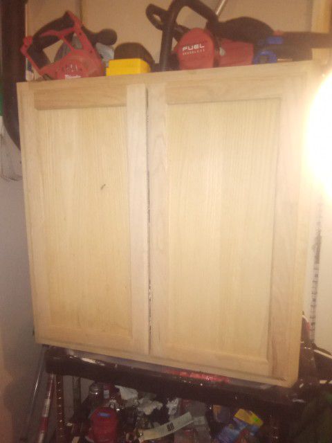 Cabinet 30 ''  30 ' Square Never Been Staind