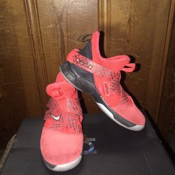 Tennis For Boy’s Size 3.5  Brand Nike 