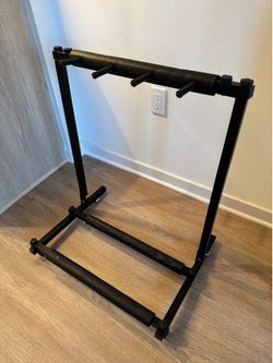 Guitar stand for 3 guitars