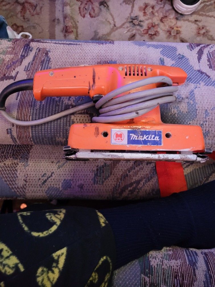 Maquita Finishing Sander