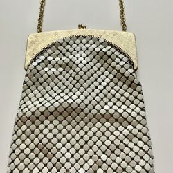 VINTAGE WHITING & DAVIS IVORY MESH ENAME w/ GOLD TONE BRUSH FRAME PURSE HANDBAG