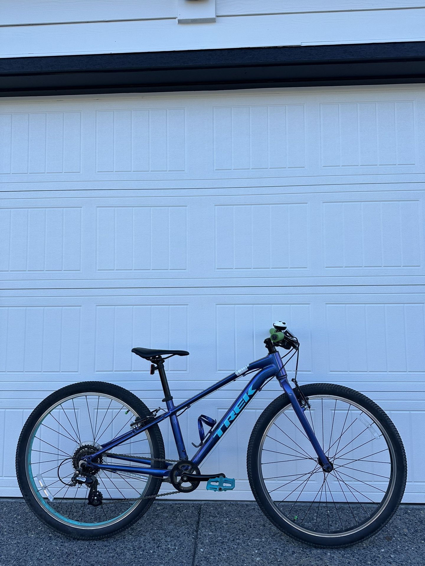 Trek Wahoo 26 Kids’ Hybrid Bike – 8-Speed Mountain Bicycle