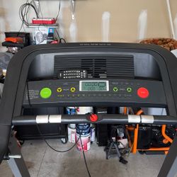 Gold’s Gym 450-treadmill