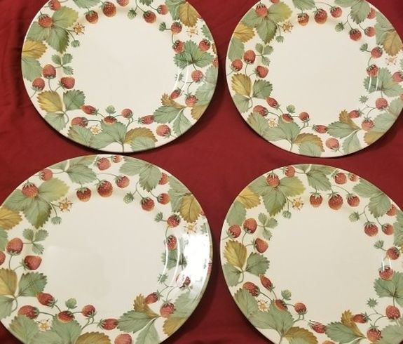China Set Of 4 Royal Stafford WILDBERRY Dinner Plates