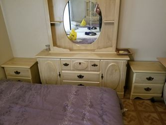 Beautiful Queen Bedroom Set