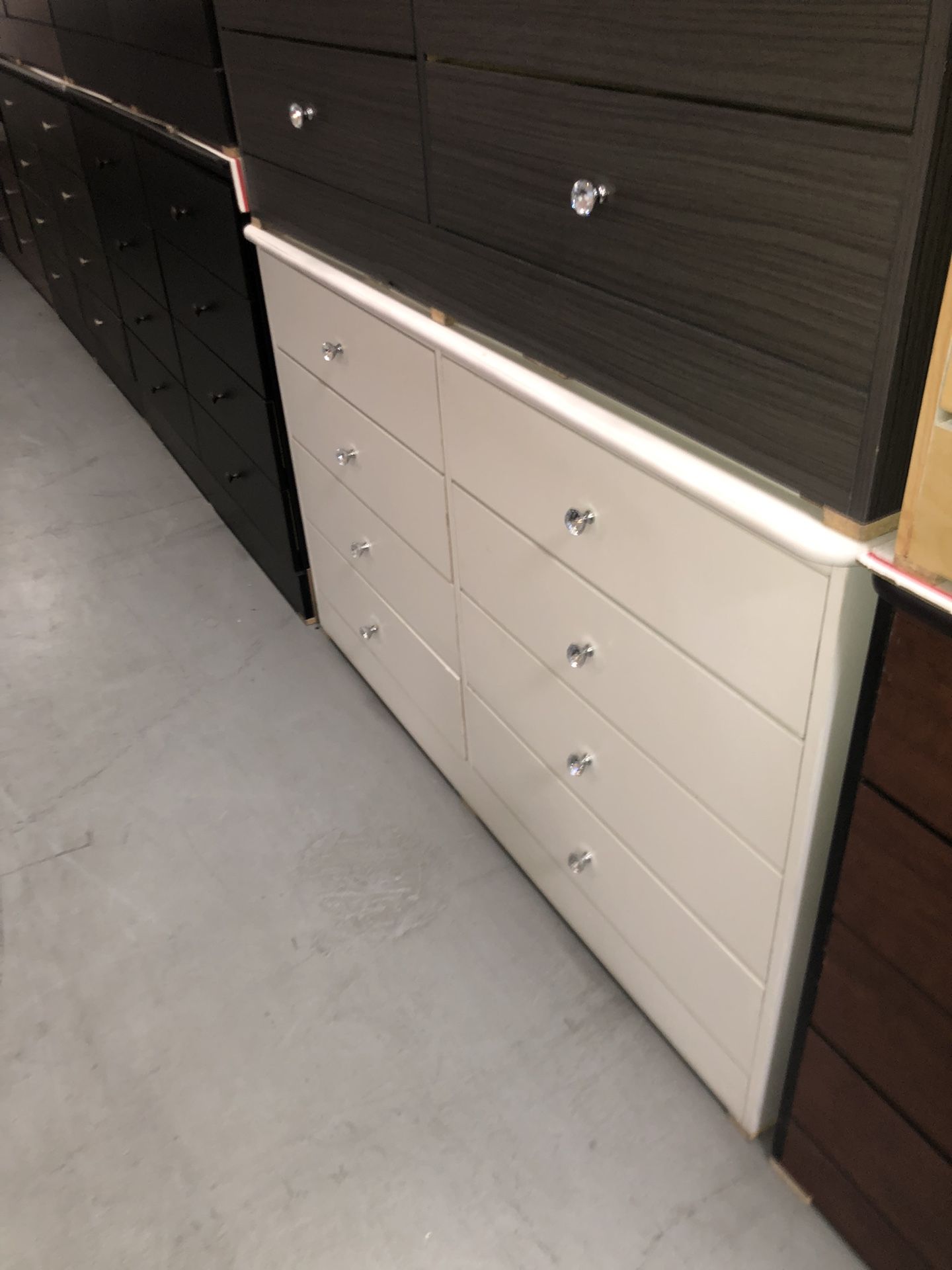 8 Drawer White ((Diamond Knobs