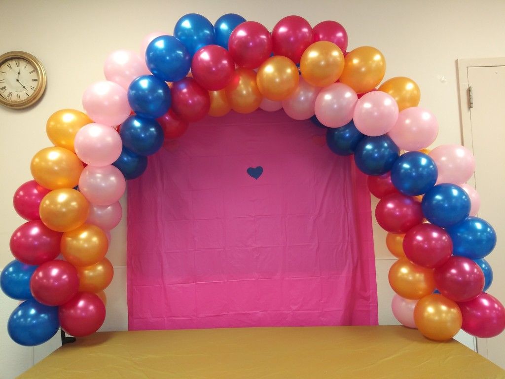 Spiral table balloon arch