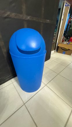 Trash container