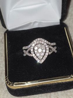 14K White Gold Pear Shaped Diamond Ring with Band
