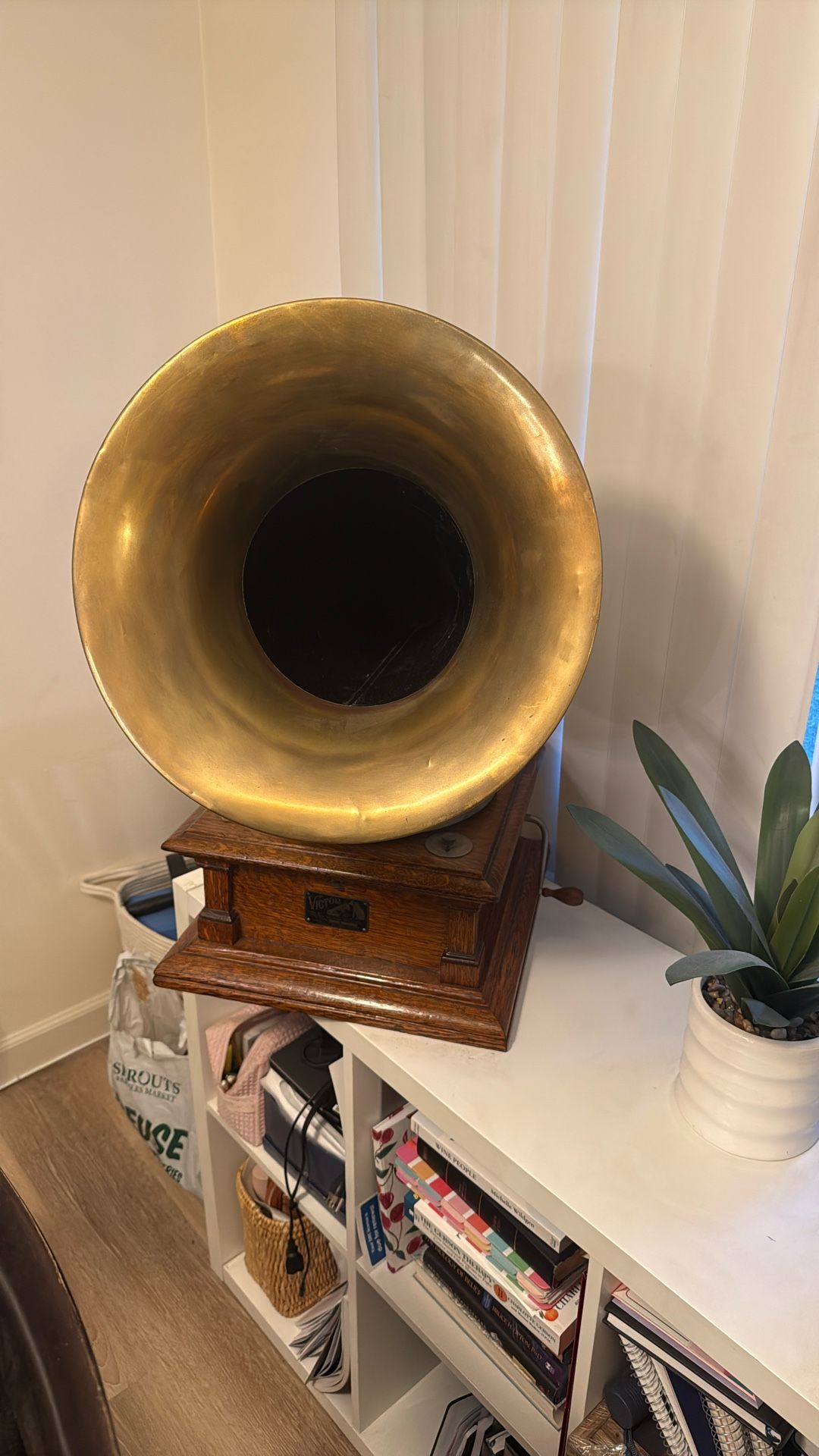Victor Phonograph By Victor Talking Machine Company