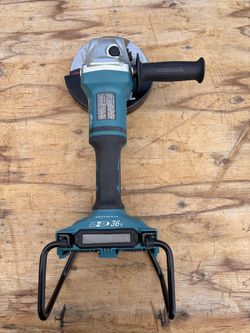 Makita 36v 7in no batería no cargador