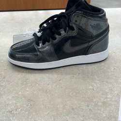 Jordan 1 Retro High Black Patent Size 6.5