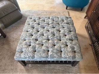 Designer ottoman with storage underneath, excellent shape