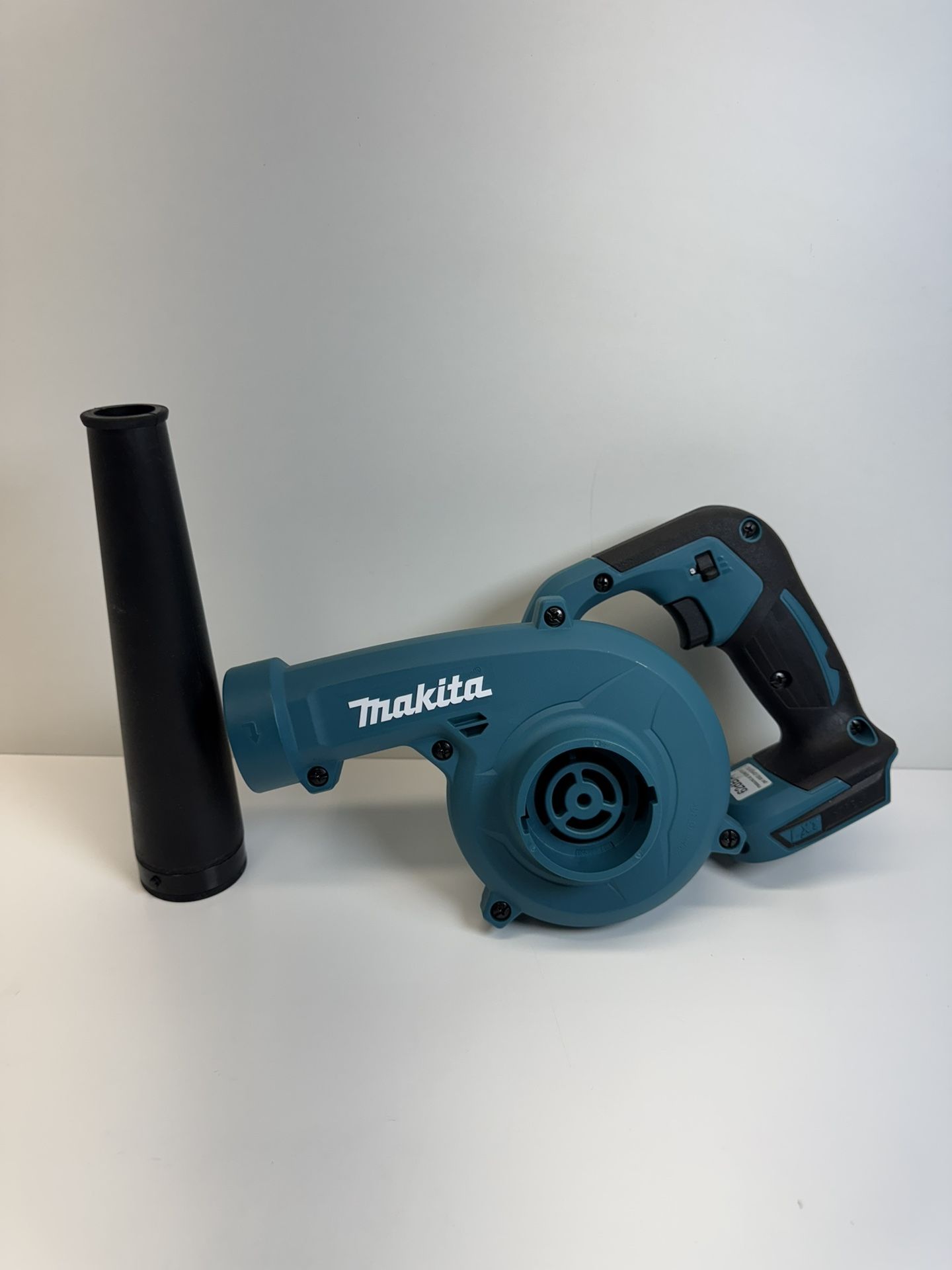New!! Makita 18V LXT Lithium-Ion Cordless Variable Speed Blower (Tool-Only) 