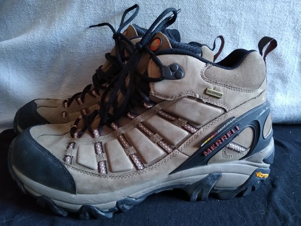 Size 10.5 Men's waterproof Hiking / Work boot