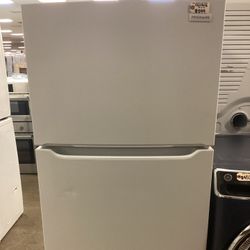Frigidaire 18 cu.ft. Top Freezer Refrigerator In White New Scratch And Dent 