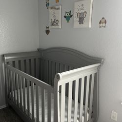 Toddler/baby Crib + Mattress 