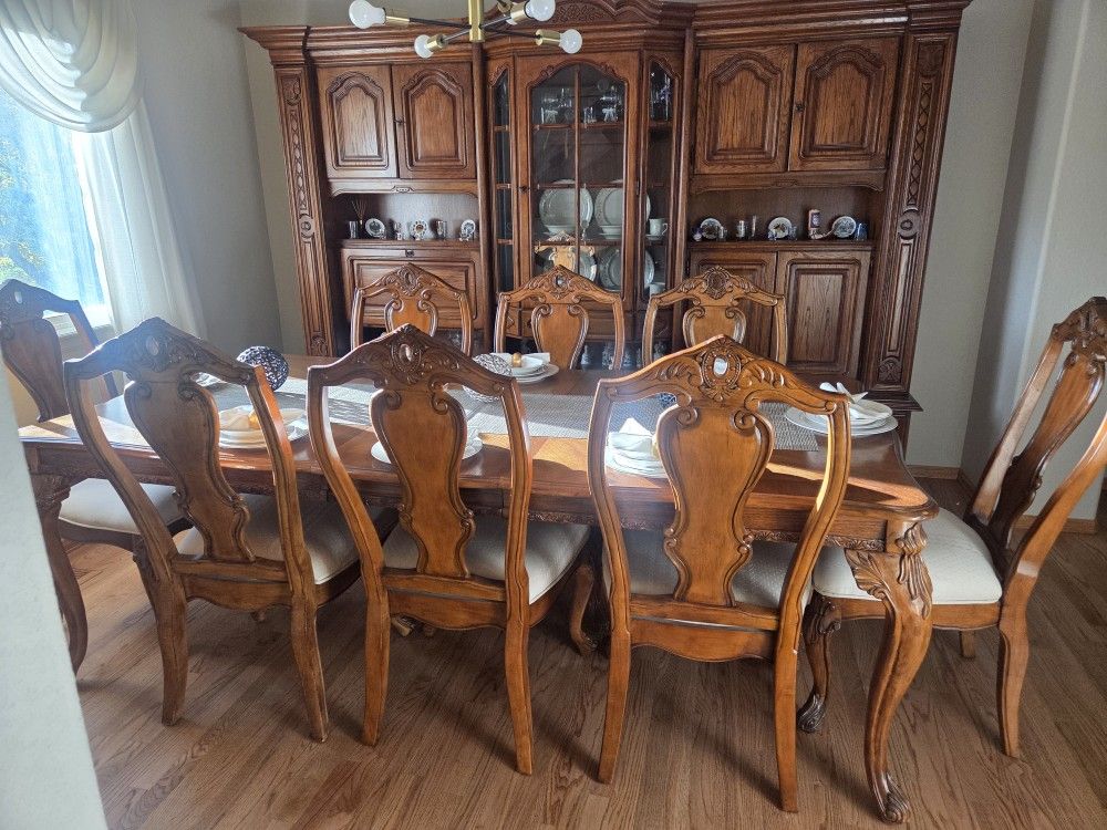 Elegant Dining Room Set 