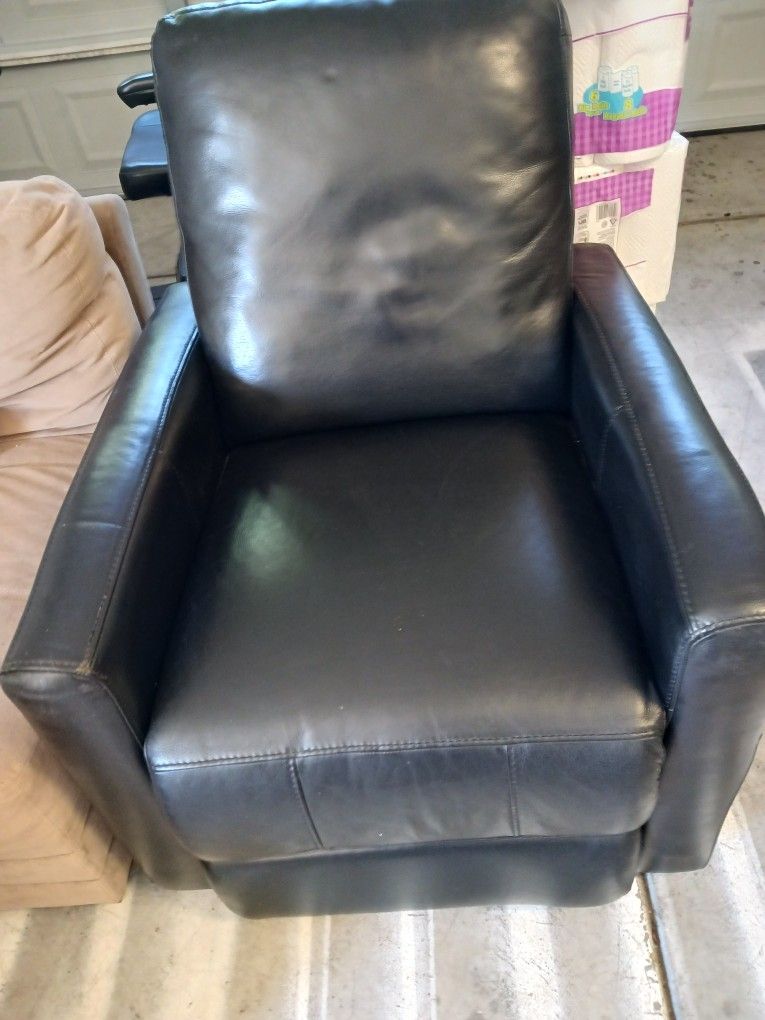 Nice Clean Comfortable Electric Recliner 
