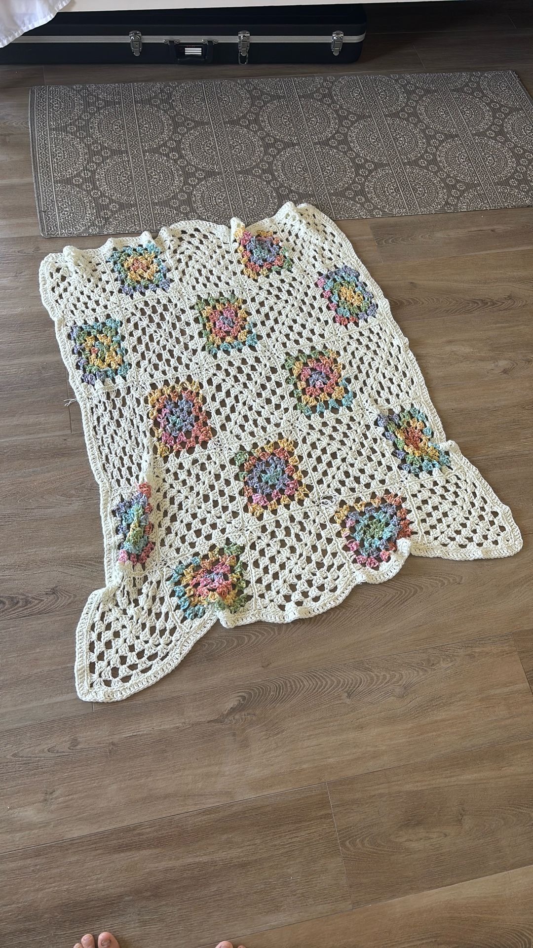 VINTAGE CROCHET BABY BLANKET