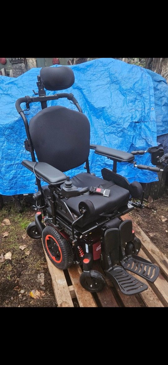 Quickie Q300m Mini Motorized Wheelchair 