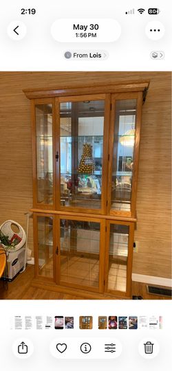 Beautiful lLighted Curio Cabinet / Hutch