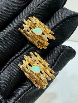 Vintage 14k yellow gold Freeform opal diamond cuff links