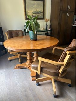 Dining table seats 4 plus extensions EUC