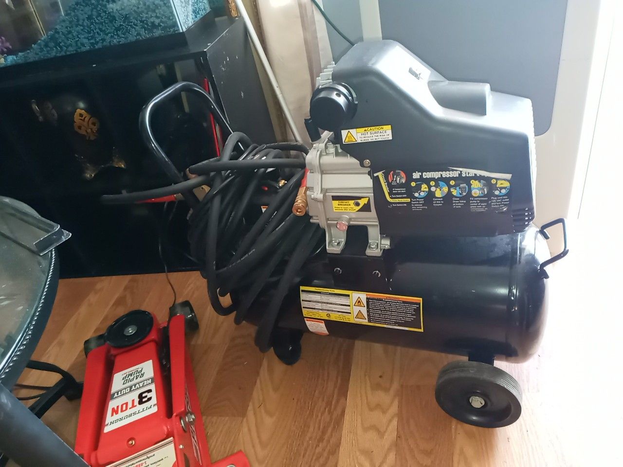 Central Pneumatic 2hp,8gallon ,125maxi